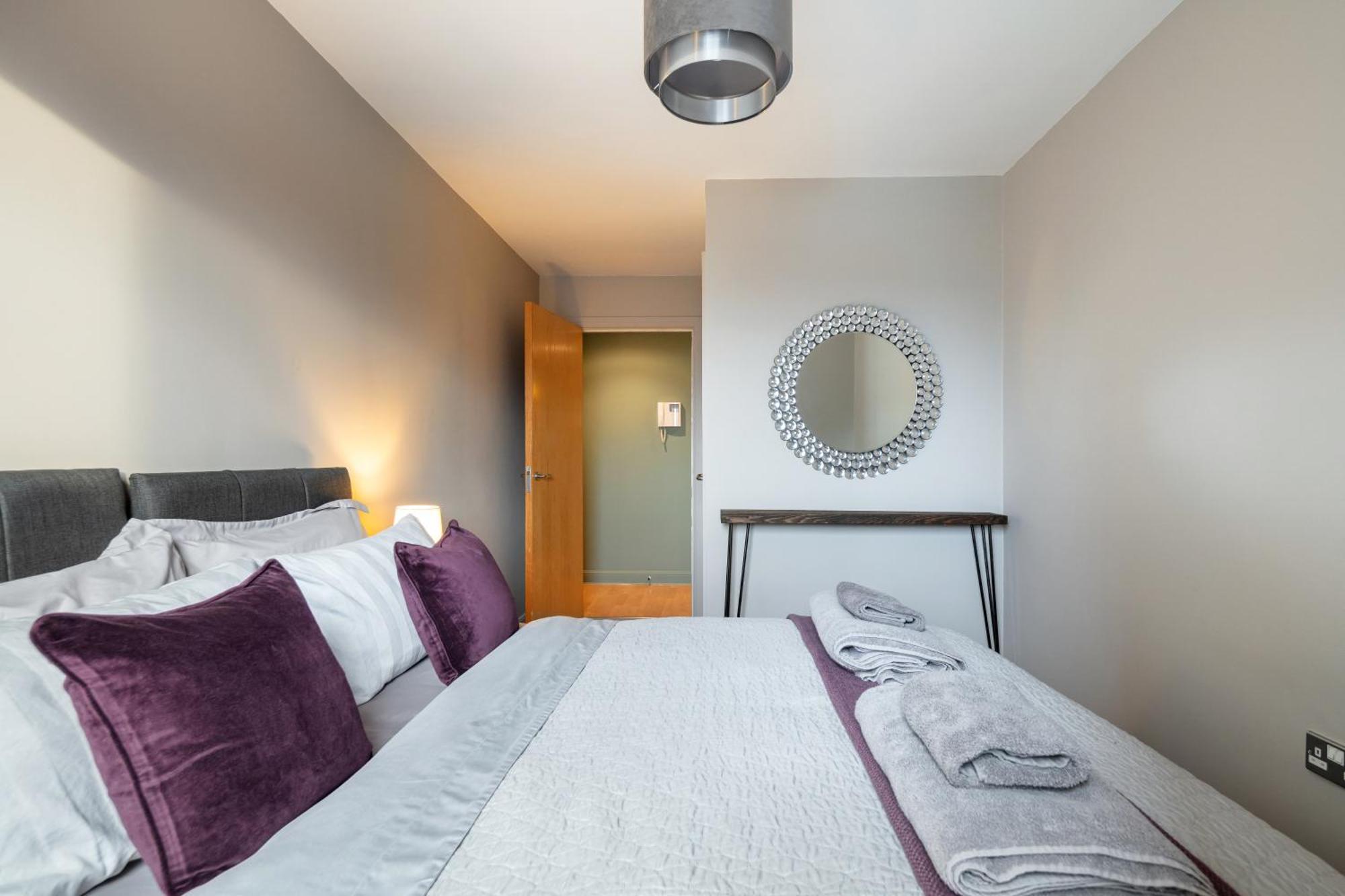 Excel, O2, Canary Wharf, London City Airport - Free Parking Extérieur photo